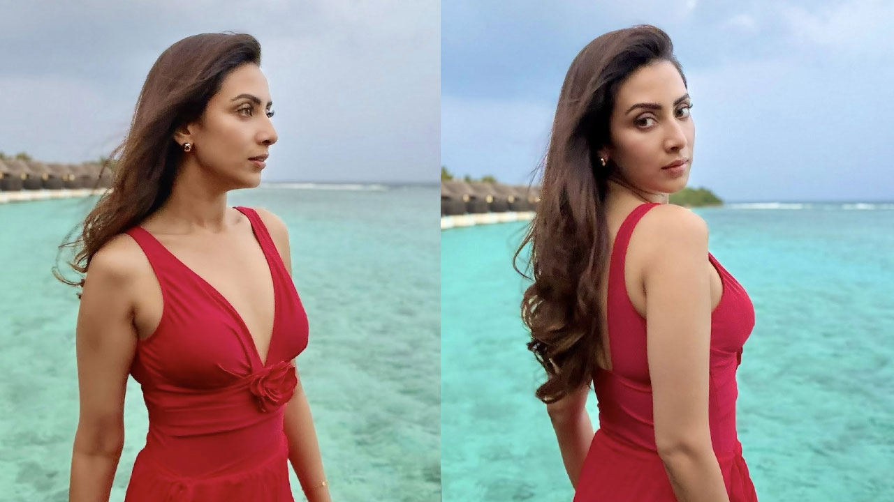 সাগরপাড়ে ‘ভ্রমণকন্যা’ মিম, ছড়ালেন মুগ্ধতা