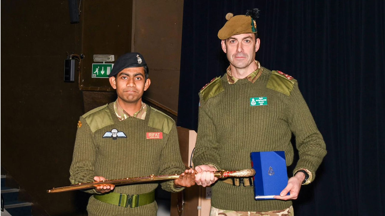 ব্রিটিশ প্রশিক্ষণ কেন্দ্রে সেরা ক্যাডেট পুরস্কারজয়ী রিফাত