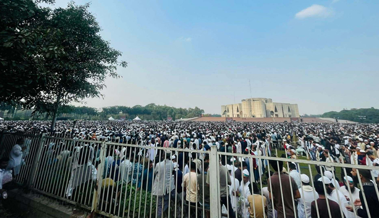 ভাইয়ের ইমামতিতে শহীদ হাদির জানাজা সম্পন্ন