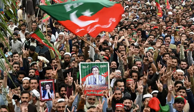রায়ের পর দেশজুড়ে আন্দোলনের ডাক ইমরান খানের