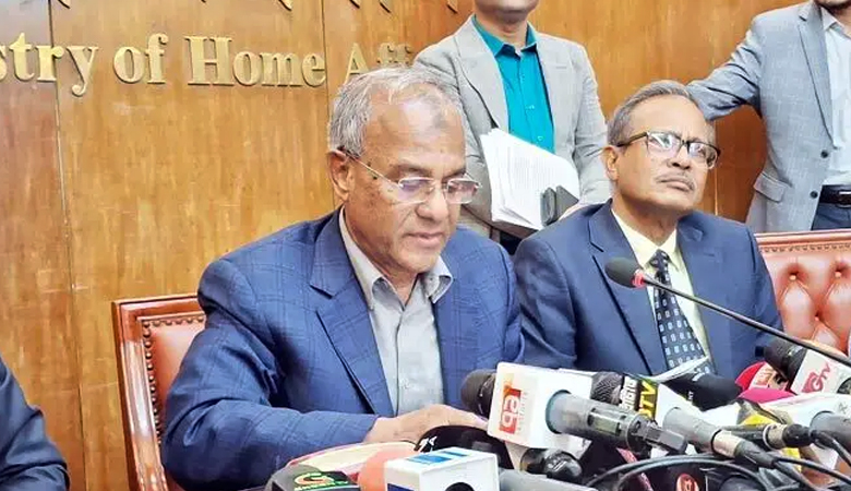 নিরাপত্তা ঝুঁকিতে থাকা ২০ জনকে গানম্যান দেওয়া হয়েছে: স্বরাষ্ট্র উপদেষ্টা