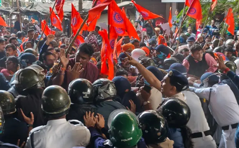 এবার কলকাতায় বাংলাদেশ হাইকমিশনের সামনে বিক্ষোভ