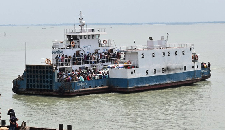 দৌলতদিয়া-পাটুরিয়ায় ৫ ঘণ্টা পর ফেরি চলাচল স্বাভাবিক
