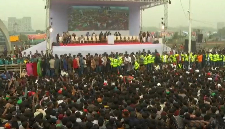 গণ সংবর্ধনা মঞ্চে তারেক রহমান