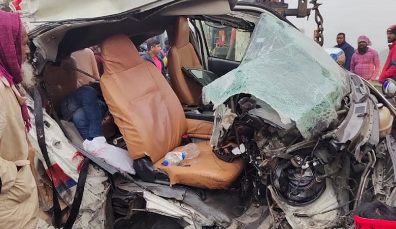 ফরিদপুরে ট্রাক-অ্যাম্বুলেন্স মুখোমুখি সংঘর্ষে নিহত ৩