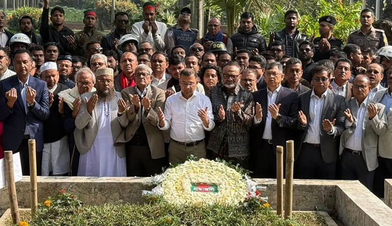 ওসমান হাদির কবর জিয়ারত করলেন তারেক রহমান