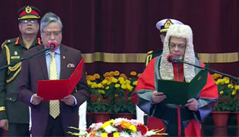 শপথ নিলেন প্রধান বিচারপতি জুবায়ের রহমান চৌধুরী