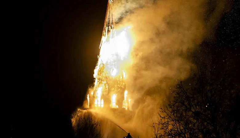 আতশবাজি থেকে ভয়াবহ আগুন, পুড়লো ঐতিহাসিক চার্চ