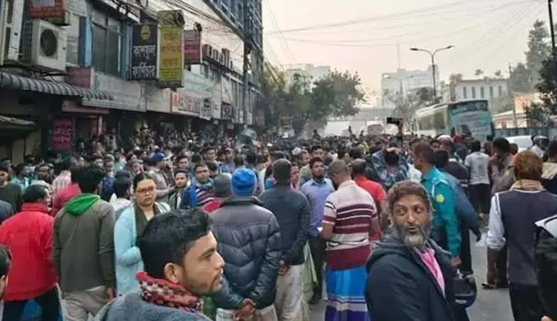 বাড্ডায় রিকশা চালকদের সড়ক অবরোধ, যান চলাচল বন্ধ