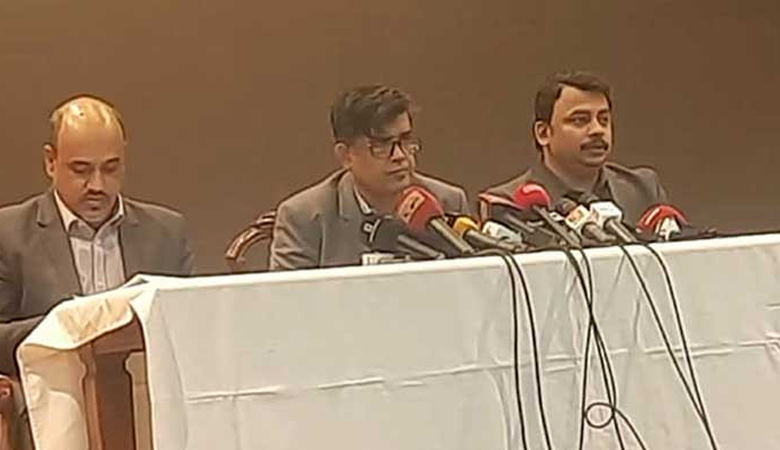 লুট হওয়া অস্ত্র নির্বাচনের আগে উদ্ধারের তাগিদ দিয়েছেন প্রধান উপদেষ্টা: প্রেস সচিব