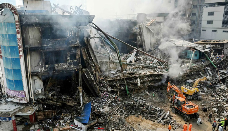 পাকিস্তানে এক দোকান থেকে ৩০ জনের অগ্নিদগ্ধ মরদেহ উদ্ধার