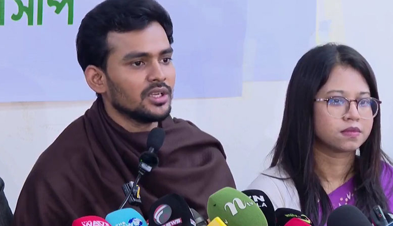 বিভিন্ন আসন থেকে লোক এনে মব করার চেষ্টা হচ্ছে: আসিফ মাহমুদ