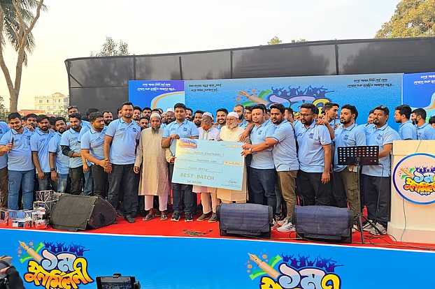 হাসনাত আবদুল্লাহকে স্কুলজীবনের বন্ধুরা উপহার দিলেন ১৪ লাখ টাকা