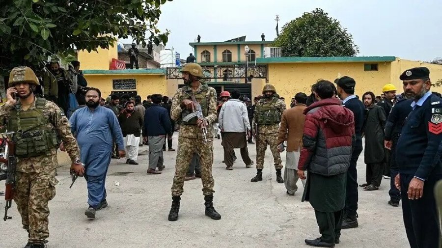 পাকিস্তানে মসজিদে আত্মঘাতী বোমা হামলা, ৩১ জন নিহত