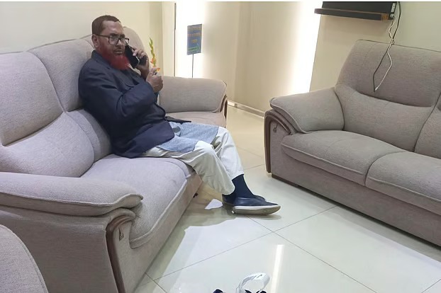 নির্বাচন ঘিরে টাকার ছড়াছড়ি