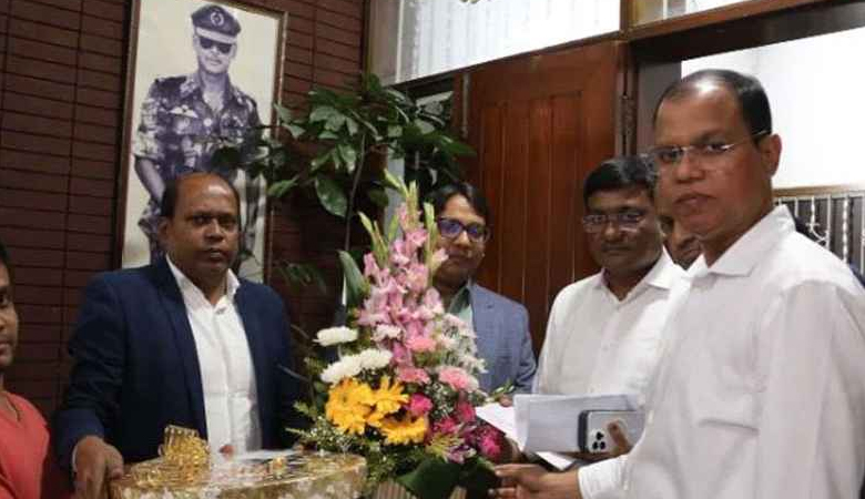 তারেক রহমানকে ফুল ও মিষ্টি পাঠিয়েছেন মমতা বন্দ্যোপাধ্যায়