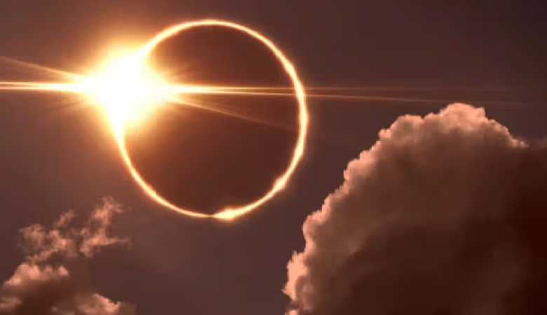 বছরের প্রথম সূর্যগ্রহণ মঙ্গলবার, বাংলাদেশ থেকে দেখা যাবে?