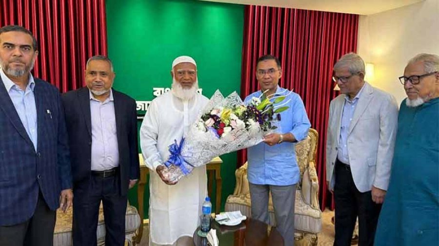 শফিকুর রহমান ও নাহিদ ইসলামের বাসায় গেলেন তারেক রহমান