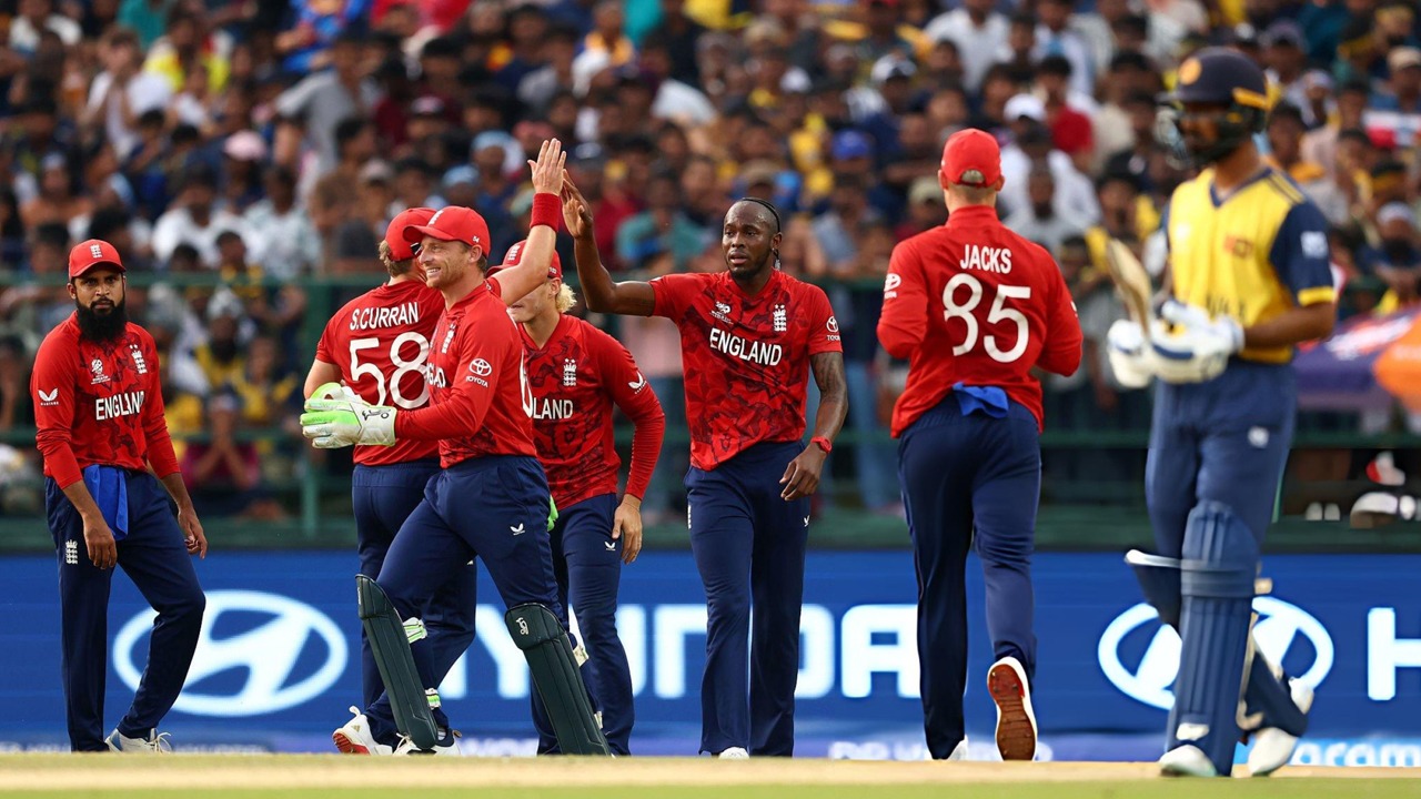 লঙ্কানদের ৯৫ রানে অলআউট করে ইংল্যান্ডের বড় জয়