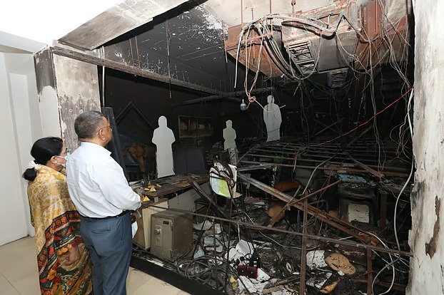 কোনো প্রতিষ্ঠানকে এভাবে গুঁড়িয়ে দেওয়াটা জবরদস্তি সংস্কৃতির অংশ