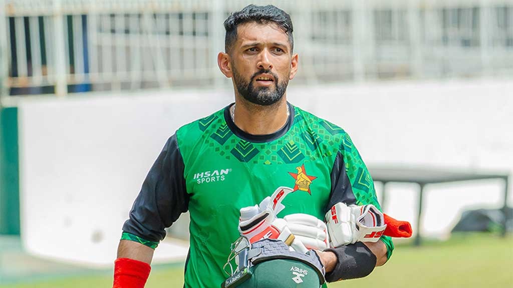 রাজা ফিরলেন সিংহাসনে