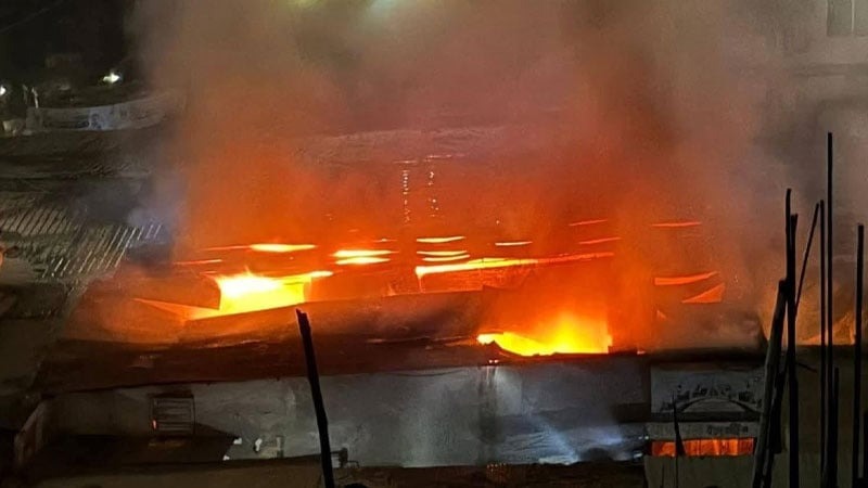 টঙ্গী বাজারে অগ্নিকাণ্ডে ১৫ দোকান পুড়ে ছাই