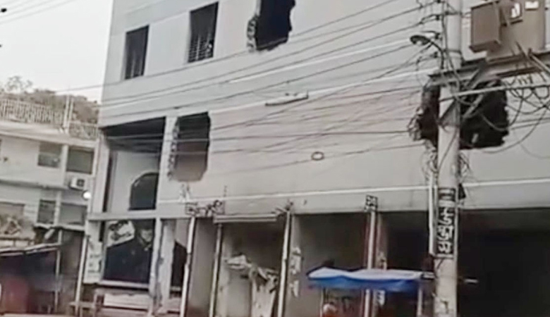 পরিত্যক্ত আ.লীগের অফিসে বেজে উঠল ৭ মার্চের ভাষণ