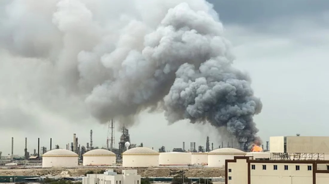 বাহরাইনের প্রধান তেল শোধনাগারে হামলা, যুদ্ধ থামাতে সৌদিতে চীনের দূত