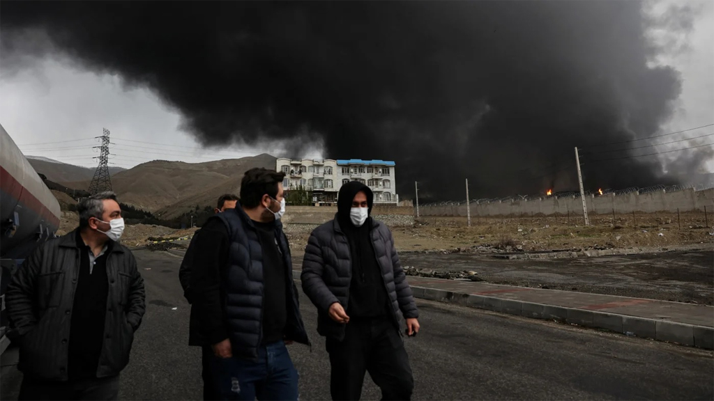 উপসাগরে উত্তেজনা তুঙ্গে বাহরাইনের তেল শোধনাগারে হামলা