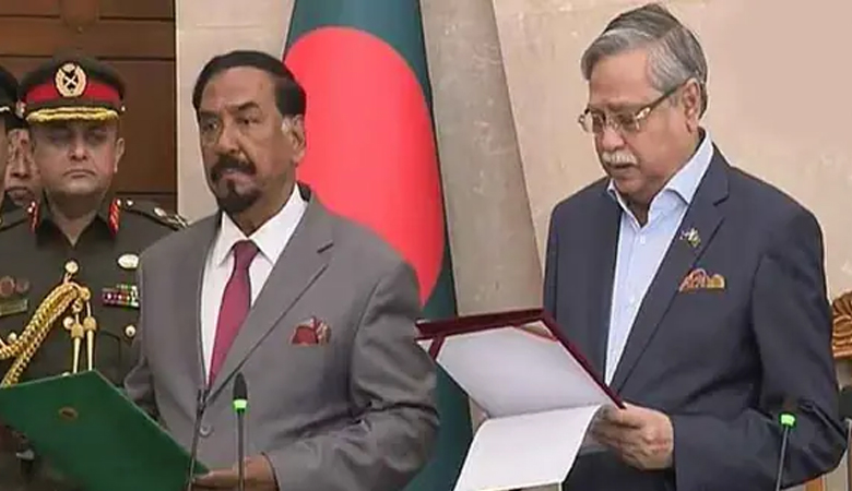 স্পিকার-ডেপুটি স্পিকারকে শপথ পড়ালেন রাষ্ট্রপতি