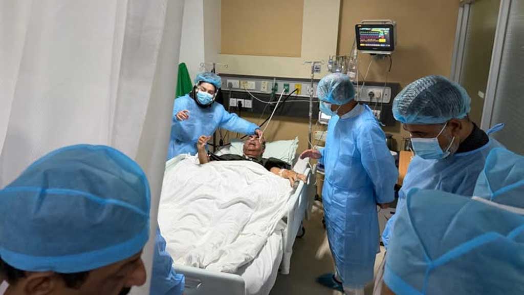 মির্জা আব্বাসের মস্তিষ্কে অস্ত্রোপচার, দেখতে হাসপাতালে প্রধানমন্ত্রী