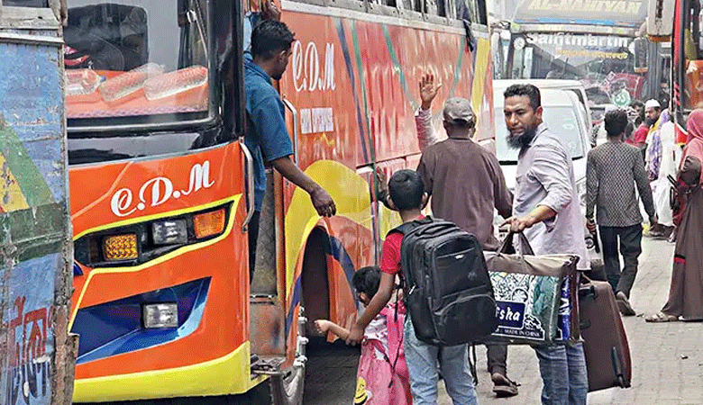 ঈদযাত্রায় ভোগান্তি এড়াতে আগেই শহর ছাড়ছে মানুষ