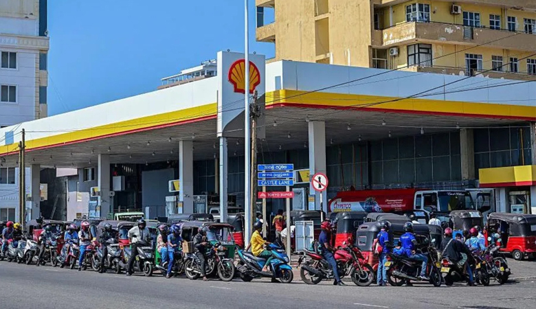 জ্বালানি সংকট মোকাবিলায় ৩ দিন সাপ্তাহিক ছুটি শ্রীলঙ্কায়