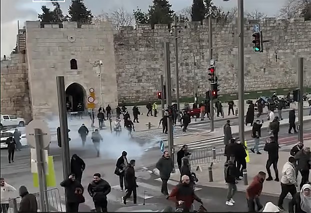 যুদ্ধের ছায়ায় মধ্যপ্রাচ্যে ঈদের আনন্দ ম্লান