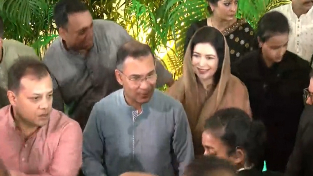 যমুনায় ঈদ শুভেচ্ছা বিনিময় করলেন প্রধানমন্ত্রী