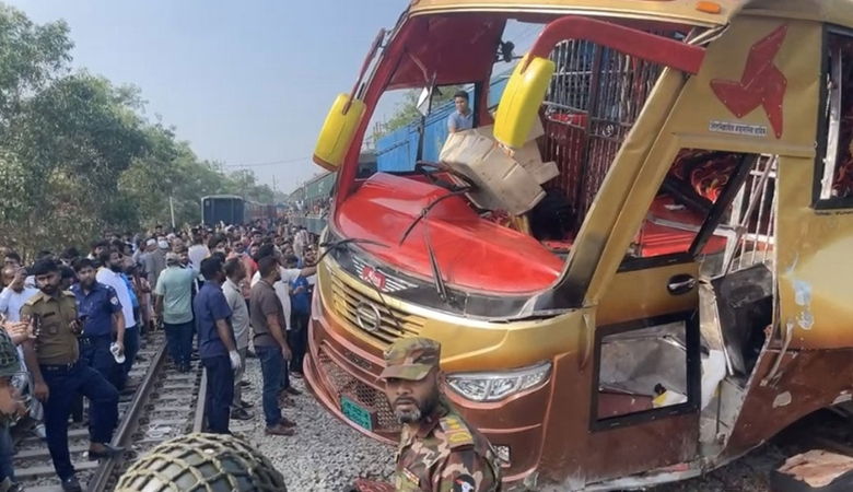 কুমিল্লায় ট্রেন দুর্ঘটনার ৫ ঘণ্টা পর ট্রেন চলাচল স্বাভাবিক