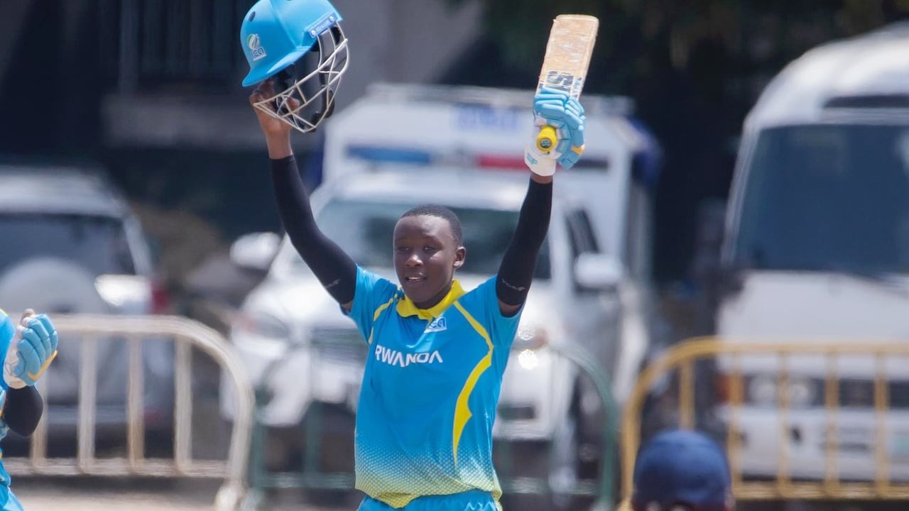 আন্তর্জাতিক ক্রিকেটে সবচেয়ে কম বয়সে সেঞ্চুরির বিশ্বরেকর্ড