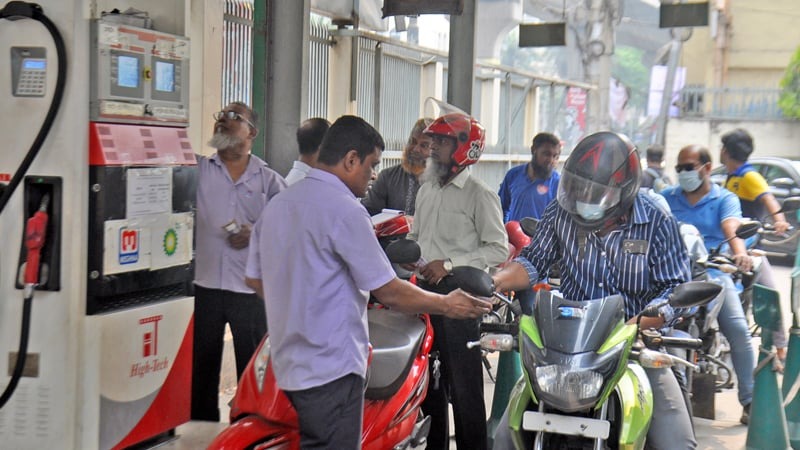 সারাদেশে যেকোনো সময় বন্ধ হয়ে যেতে পারে পেট্রোল পাম্প