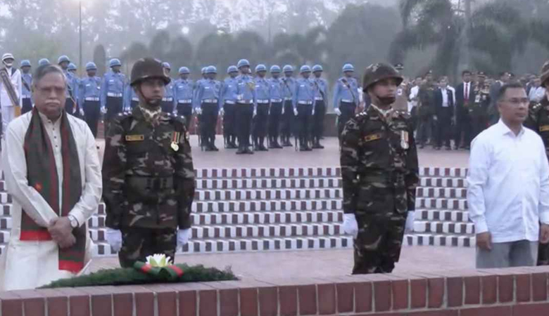 স্মৃতিসৌধে বীর শহীদদের প্রতি রাষ্ট্রপতি ও প্রধানমন্ত্রীর শ্রদ্ধা