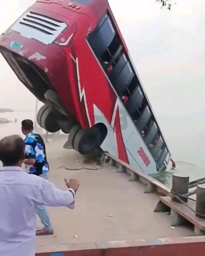 রাষ্ট্রের নীরবতায় মৃত্যু-উৎসব