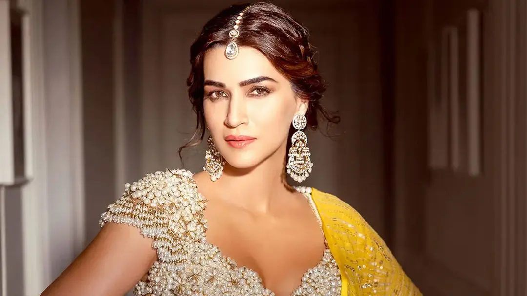 বলিউডের স্বজনপ্রীতিতে কাজ হারান কৃতি শ্যানন