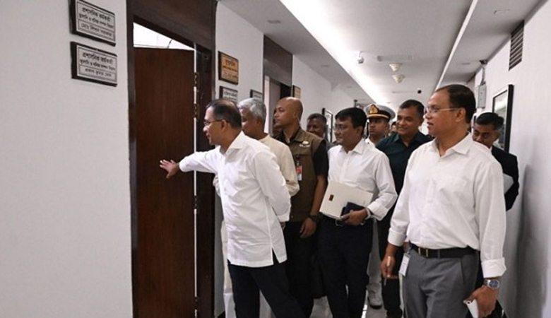 সঠিক সময়ে কর্মকর্তাদের উপস্থিতি নিশ্চিতে সচিবালয়ে ঝটিকা পরিদর্শন প্রধানমন্ত্রীর