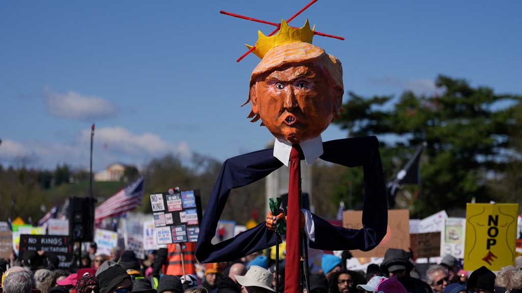 যুক্তরাষ্ট্রজুড়ে ট্রাম্পবিরোধী তৃতীয় ‘নো কিংস’ বিক্ষোভে লাখো মানুষ