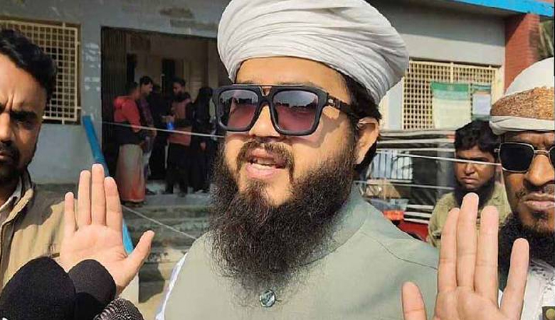 সংসদে নামাজ পড়তে গিয়ে জুতা হারালেন সংসদ সদস্য হানজালা