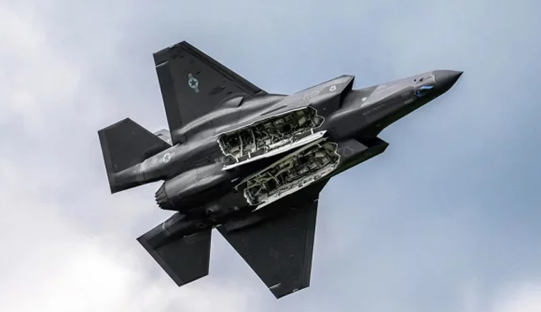 যুক্তরাষ্ট্রের অত্যাধুনিক যুদ্ধবিমান এফ-৩৫ বিধ্বস্ত, বেঁচে গেলেন পাইলট