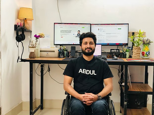 দুর্ঘটনাকে জয় করে ফ্রিল্যান্সিংয়ে মাসে দেড় লাখ টাকা আয়