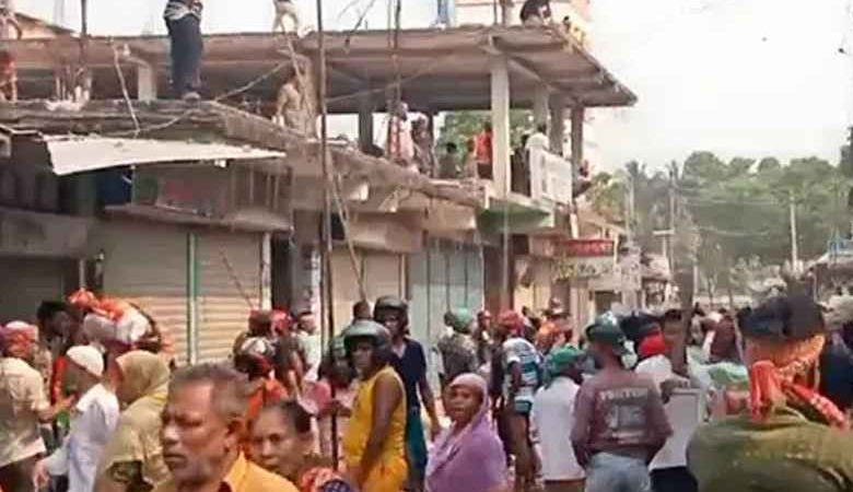 খেলার মাইকিং ঘিরে ৪ গ্রামবাসীর মধ্যে সংঘর্ষে আহত শতাধিক