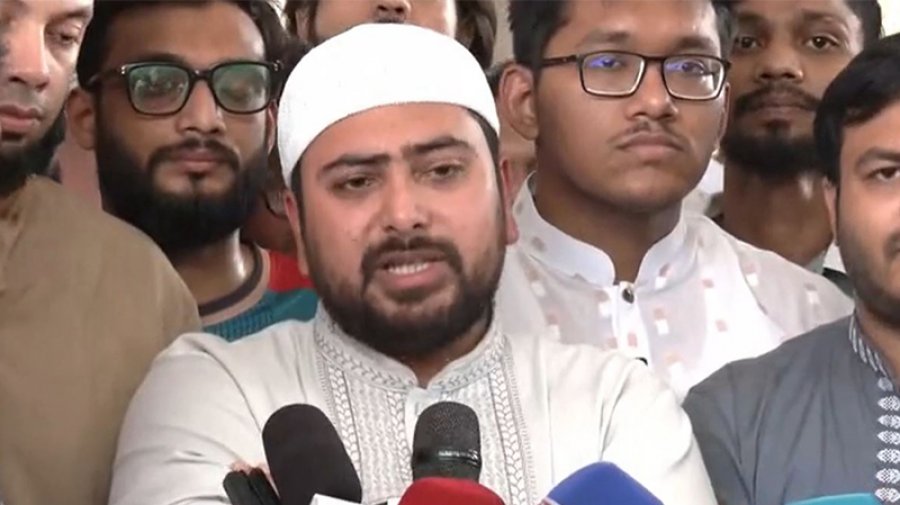 ইউনূসসহ সাবেক উপদেষ্টাদের মাঠে চান নাহিদ