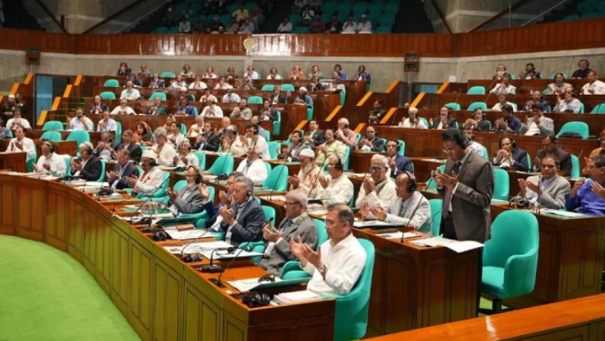 সরকারি চাকরিতে প্রবেশে বয়সসীমা ৩২ করে সংসদে বিল পাস