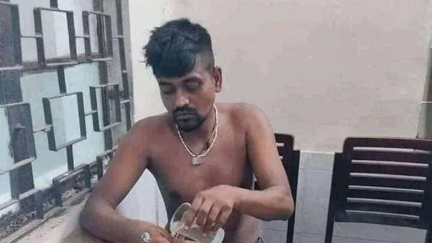 তোফাজ্জলকে পিটিয়ে হত্যা: আত্মসমর্পণের পর ঢাবির দুই শিক্ষার্থীর জামিন